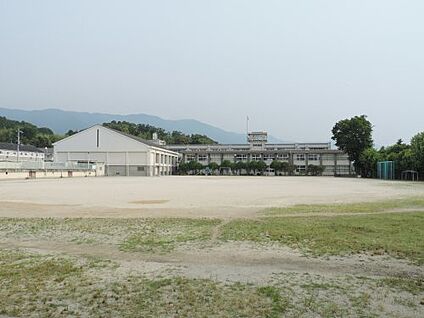 和邇小学校 徒歩650m