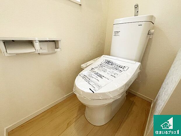 【トイレ】1・2階の2ヶ所にあるので、朝の忙しい時間の順番待ちもなく、深夜の利用にも大変便利です。