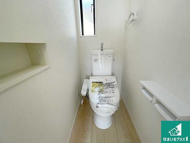 【トイレ】1・2階の2ヶ所にあるので、朝の忙しい時間の順番待ちもなく、深夜の利用にも大変便利です。
