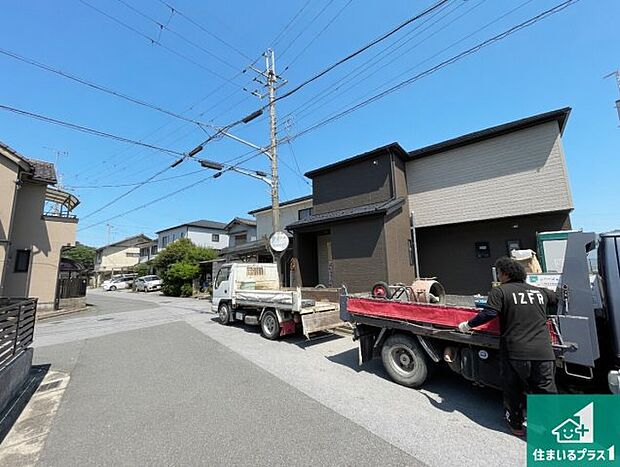 【外観】周辺は落ち着いた街並みの住宅地！子育てがしやすい住環境です！まだ未完成ですが、現地でしかわからない事もございます。是非一度ご覧ください。