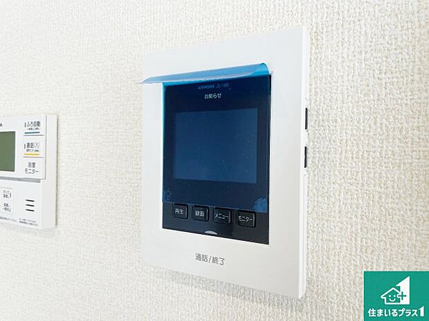 【カラーモニターインターホン】声だけでなく来訪者の姿や顔がモニターで確認できるので、小さなお子様がいらっしゃるご家庭でも安心できます！