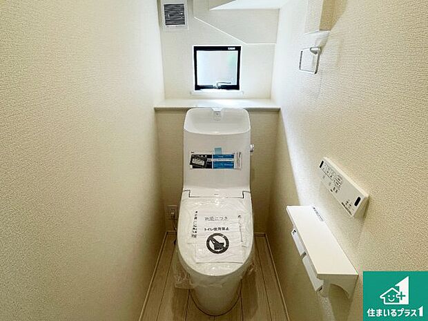 【トイレ】1・2階の2ヶ所にあるので、朝の忙しい時間の順番待ちもなく、深夜の利用にも大変便利です。