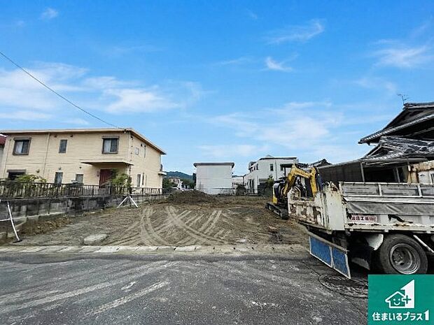 【外観】周辺は落ち着いた街並みの住宅地！子育てがしやすい住環境です！まだ未完成ですが、現地でしかわからない事もございます。是非一度ご覧ください。