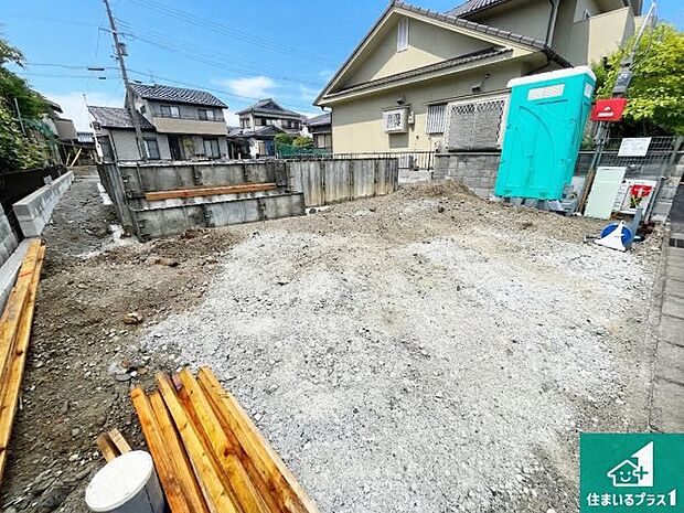 【外観】周辺は落ち着いた街並みの住宅地!子育てがしやすい住環境です!まだ未完成ですが、現地でしかわからない事もございます。是非一度ご覧ください。