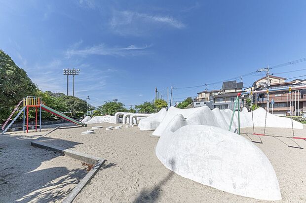 小路明和公園（しろやま公園）（約370m）