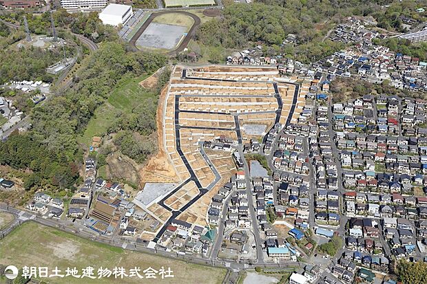 良好な住環境を守る、第一種低層住居専用地域に立地。自然と優れた都市機能を享受する魅力あふれる住環境です。