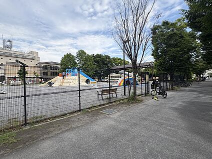 萩中公園 1200ｍ(徒歩17分・車5分)