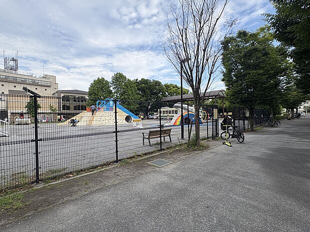 萩中公園（約1,200m）