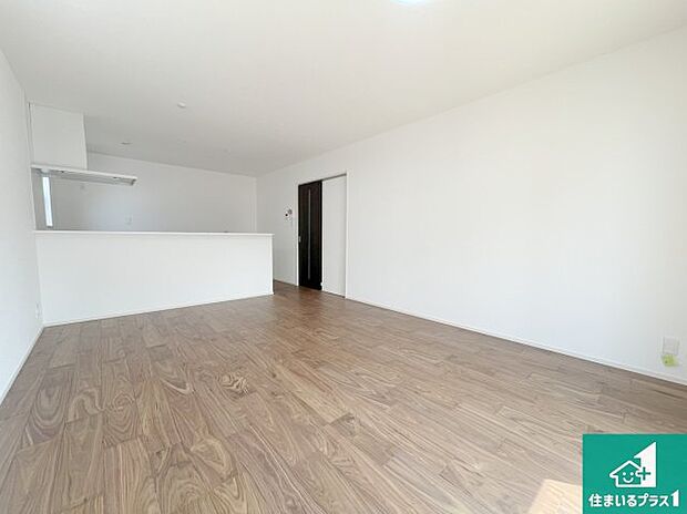 子供を見守りながらお料理が出来るため家族のコミュニケーションか増えます♪スペースが広く確保されている為お子様が大きくなったときは一緒に料理を楽しめます♪