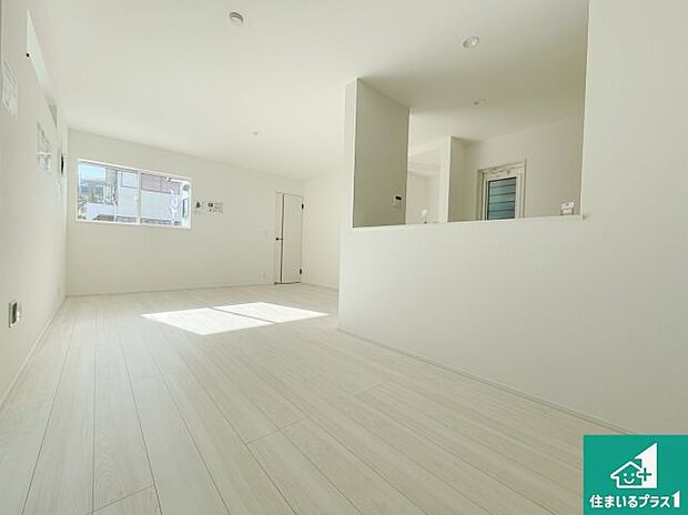 子供を見守りながらお料理が出来るため家族のコミュニケーションか増えます♪スペースが広く確保されている為お子様が大きくなったときは一緒に料理を楽しめます♪