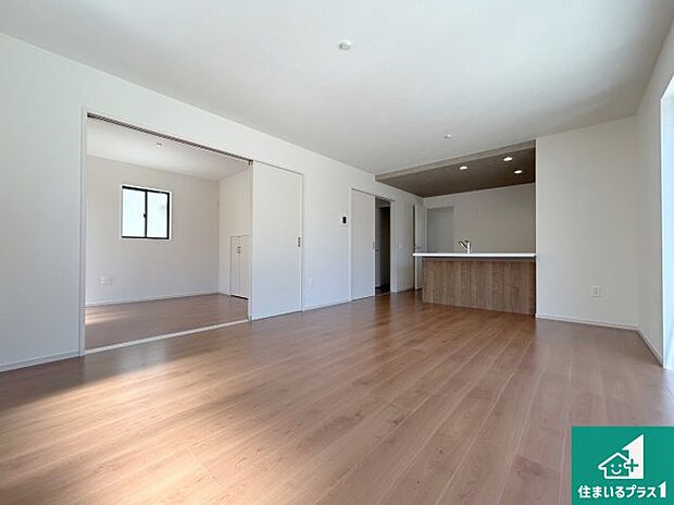 子供を見守りながらお料理が出来るため家族のコミュニケーションか増えます♪スペースが広く確保されている為お子様が大きくなったときは一緒に料理を楽しめます♪