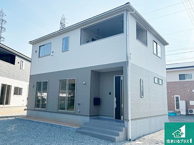 周辺は落ち着いた街並みの住宅地!子育てがしやすい住環境です!まだ未完成ですが、現地でしかわからない事もございます。是非一度ご覧ください。