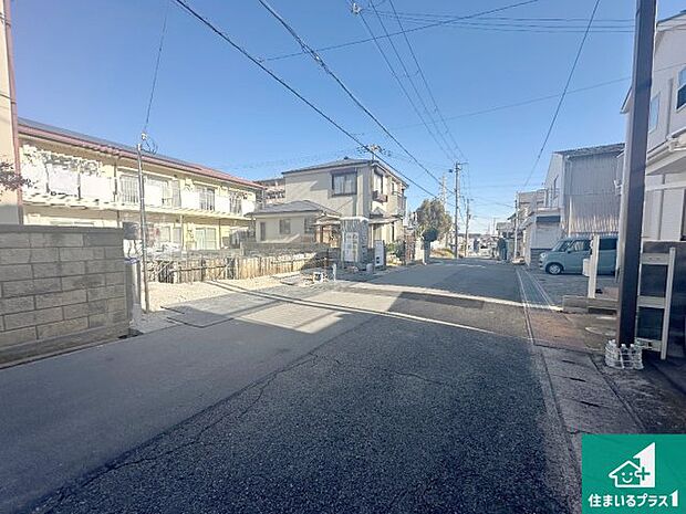 周辺は落ち着いた街並みの住宅地！子育てがしやすい住環境です！まだ未完成ですが、現地でしかわからない事もございます。是非一度ご覧ください。