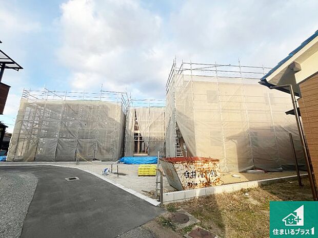 周辺は落ち着いた街並みの住宅地！子育てがしやすい住環境です！まだ未完成ですが、現地でしかわからない事もございます。是非一度ご覧ください。