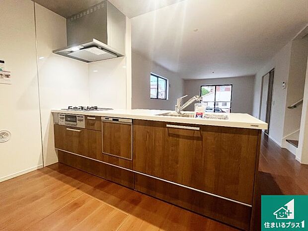 子供を見守りながらお料理が出来るため家族のコミュニケーションか増えます♪スペースが広く確保されている為お子様が大きくなったときは一緒に料理を楽しめます♪