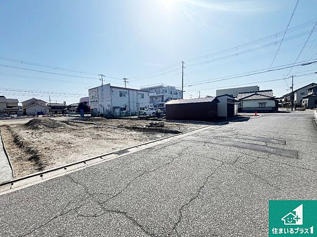 周辺は落ち着いた街並みの住宅地!子育てがしやすい住環境です!まだ未完成ですが、現地でしかわからない事もございます。是非一度ご覧ください。