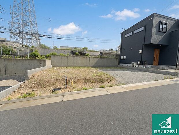周辺は落ち着いた街並みの住宅地！子育てがしやすい住環境です！まだ未完成ですが、現地でしかわからない事もございます。是非一度ご覧ください。