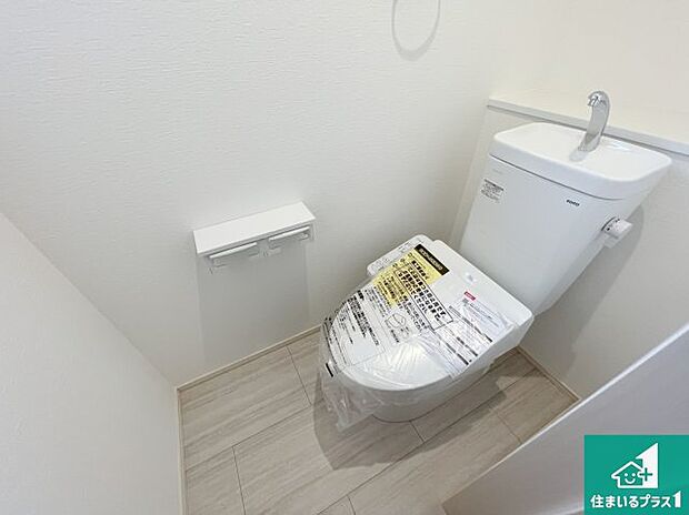 【トイレ】1・2階の2ヶ所にあるので、朝の忙しい時間の順番待ちもなく、深夜の利用にも大変便利です。