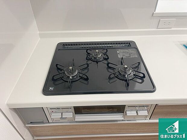 【コンロ】ダブル高火力Siセンサー付きコンロ!3口あるので、まとめて料理をする時も大活躍!