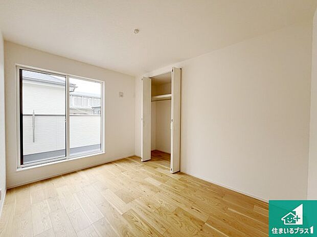 【洋室】シンプルな洋室は、自分好みのインテリアが楽しめます♪ご家族とインテリアや家具を選びに行くのはお家購入時の醍醐味の一つです。ぜひお楽しみください♪