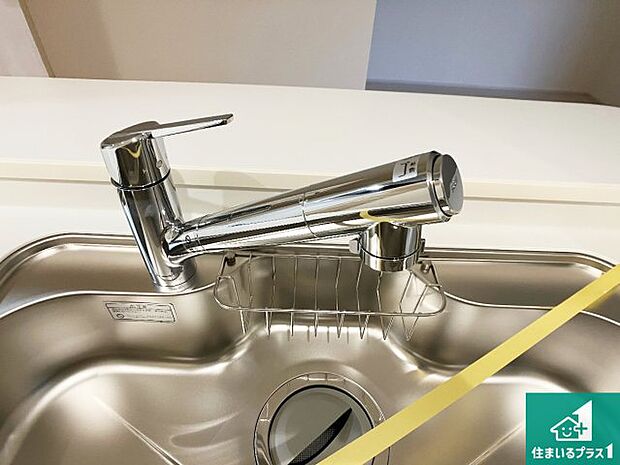 【キッチン水栓】浄水器を内蔵！炊飯時、お茶を作る時に安心してお水を使えます！お湯と冷水、浄水と原水、シャワーの切替えもワンタッチです！