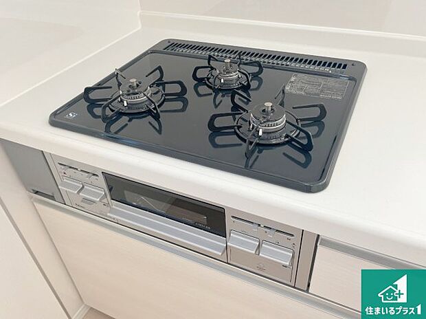 【コンロ】ダブル高火力Siセンサー付きコンロ!3口あるので、まとめて料理をする時も大活躍!