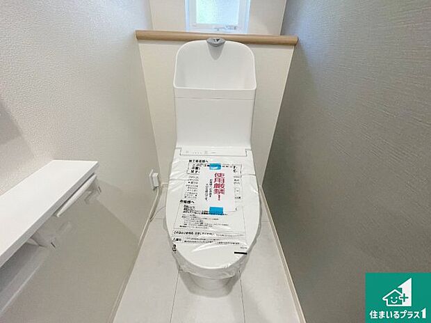 【トイレ】1・2階の2ヶ所にあるので、朝の忙しい時間の順番待ちもなく、深夜の利用にも大変便利です。