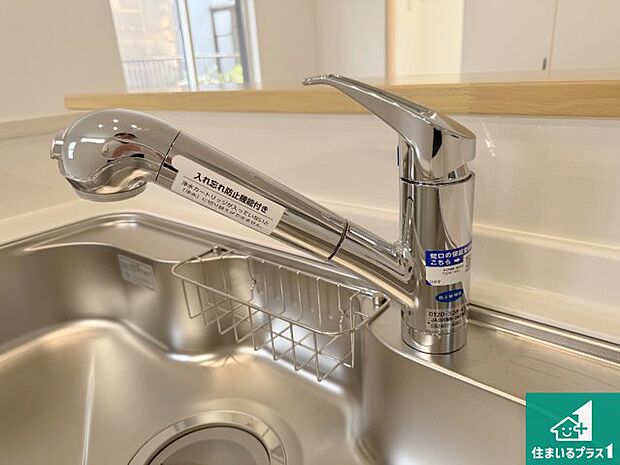 【キッチン水栓】浄水器を内蔵!炊飯時、お茶を作る時に安心してお水を使えます!お湯と冷水、浄水と原水、シャワーの切替えもワンタッチです!