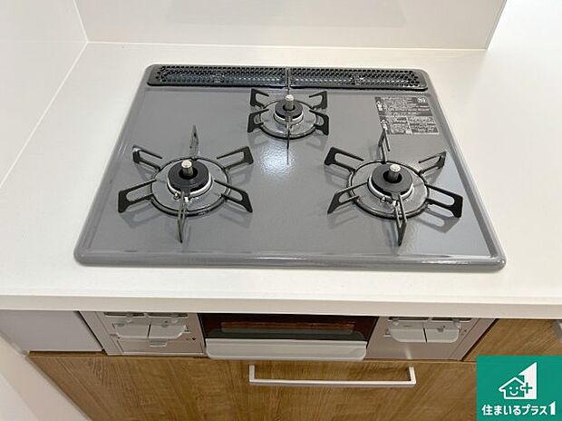 【コンロ】ダブル高火力Ｓｉセンサー付きコンロ！３口あるので、まとめて料理をする時も大活躍！