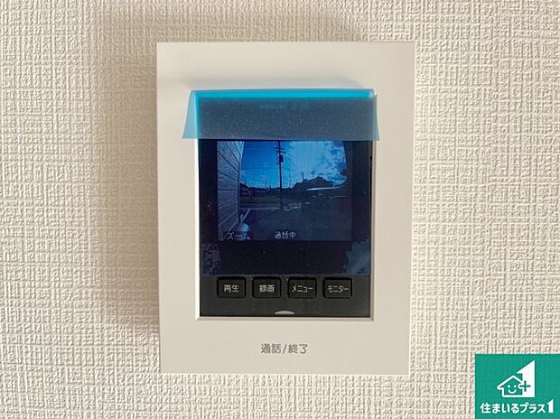 【カラーモニターインターホン】声だけでなく来訪者の姿や顔がモニターで確認できるので、小さなお子様がいらっしゃるご家庭でも安心できます!