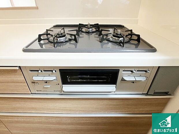 【コンロ】ダブル高火力Ｓｉセンサー付きコンロ！３口あるので、まとめて料理をする時も大活躍！