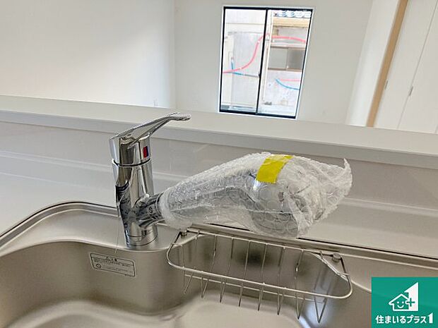 【キッチン水栓】浄水器を内蔵!炊飯時、お茶を作る時に安心してお水を使えます!お湯と冷水、浄水と原水、シャワーの切替えもワンタッチです!
