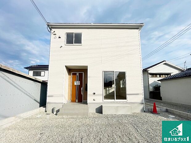 【外観】安心の10年保証!外観を美しく保ち、雨水で汚れを落とします!気になることがありましたら、お気軽にお問い合わせください!