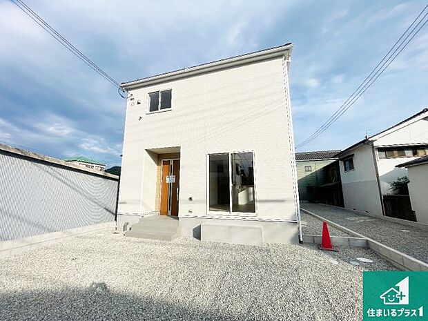 【外観】安心の10年保証!外観を美しく保ち、雨水で汚れを落とします!気になることがありましたら、お気軽にお問い合わせください!