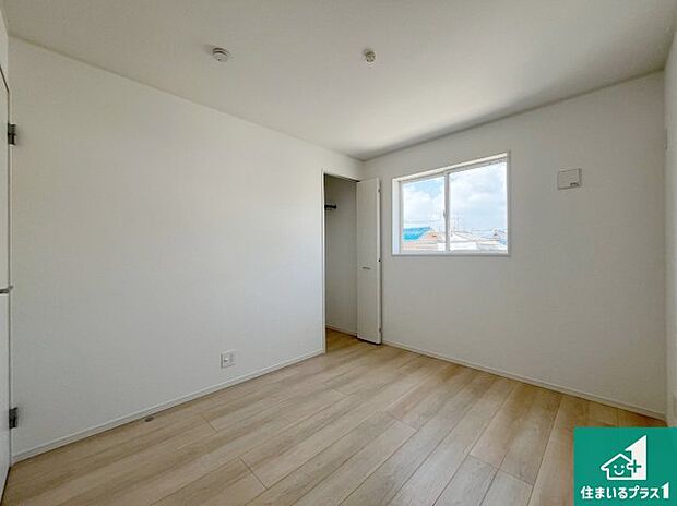 【洋室】収納スペースが充実しているので子供の成長に合わせてたくさん収納ができます!家族構成に合わせた様々な活用ができる収納!