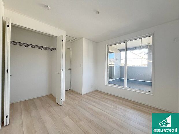 【洋室】収納スペースが充実しているので子供の成長に合わせてたくさん収納ができます!家族構成に合わせた様々な活用ができる収納!