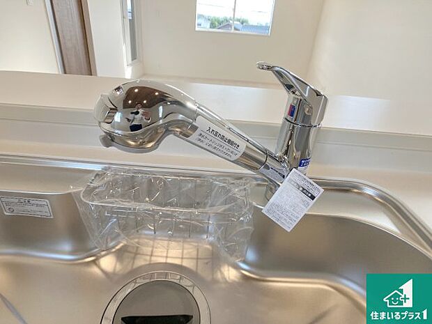 【キッチン水栓】浄水器を内蔵!炊飯時、お茶を作る時に安心してお水を使えます!お湯と冷水、浄水と原水、シャワーの切替えもワンタッチです!