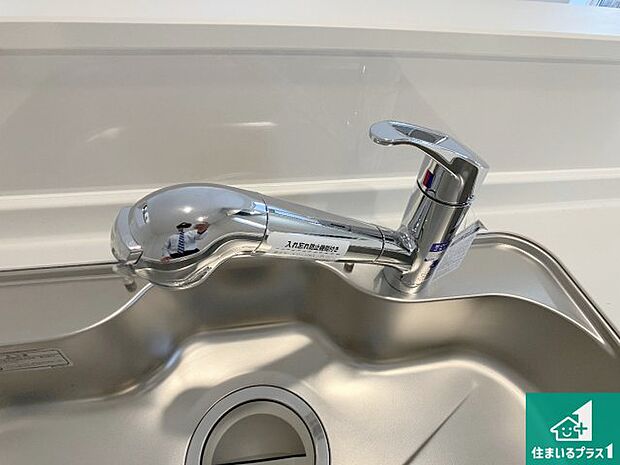 【キッチン水栓】浄水器を内蔵!炊飯時、お茶を作る時に安心してお水を使えます!お湯と冷水、浄水と原水、シャワーの切替えもワンタッチです!