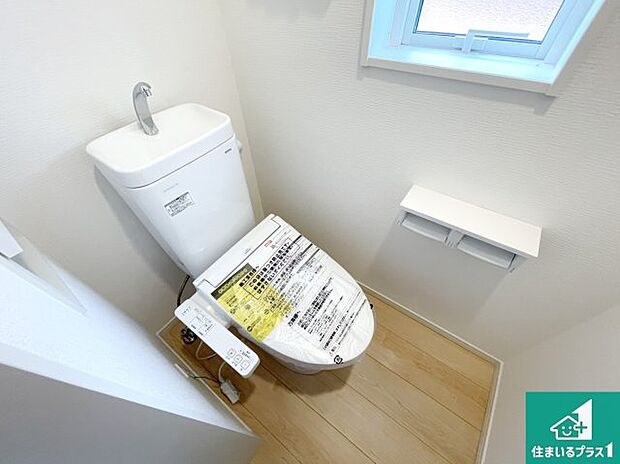 【トイレ】1・2階の2ヶ所にあるので、朝の忙しい時間の順番待ちもなく、深夜の利用にも大変便利です。