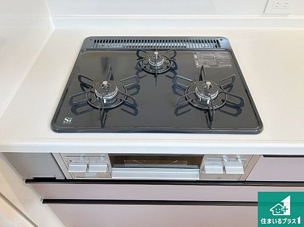 【コンロ】ダブル高火力Ｓｉセンサー付きコンロ！３口あるので、まとめて料理をする時も大活躍！