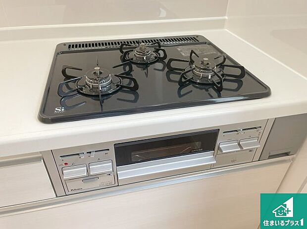 【コンロ】ダブル高火力Ｓｉセンサー付きコンロ！３口あるので、まとめて料理をする時も大活躍！