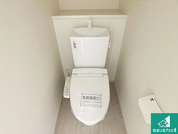 【トイレ】1・2階の2ヶ所にあるので、朝の忙しい時間の順番待ちもなく、深夜の利用にも大変便利です。