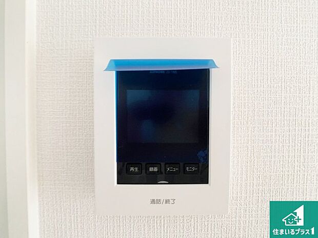 【カラーモニターインターホン】声だけでなく来訪者の姿や顔がモニターで確認できるので、小さなお子様がいらっしゃるご家庭でも安心できます!