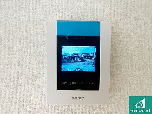 【カラーモニターインターホン】声だけでなく来訪者の姿や顔がモニターで確認できるので、小さなお子様がいらっしゃるご家庭でも安心できます！