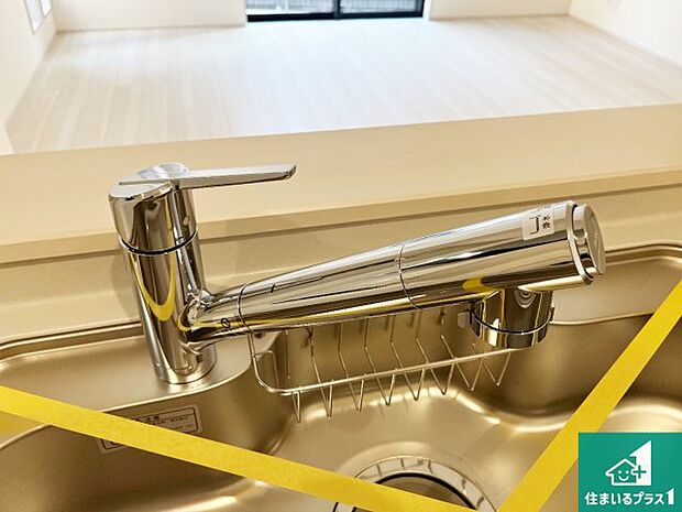 【キッチン水栓】浄水器を内蔵！炊飯時、お茶を作る時に安心してお水を使えます！お湯と冷水、浄水と原水、シャワーの切替えもワンタッチです！