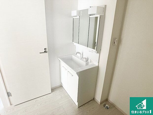 【洋室】シンプルな洋室は、自分好みのインテリアが楽しめます♪ご家族とインテリアや家具を選びに行くのは新築購入時の醍醐味の一つです。ぜひお楽しみください♪