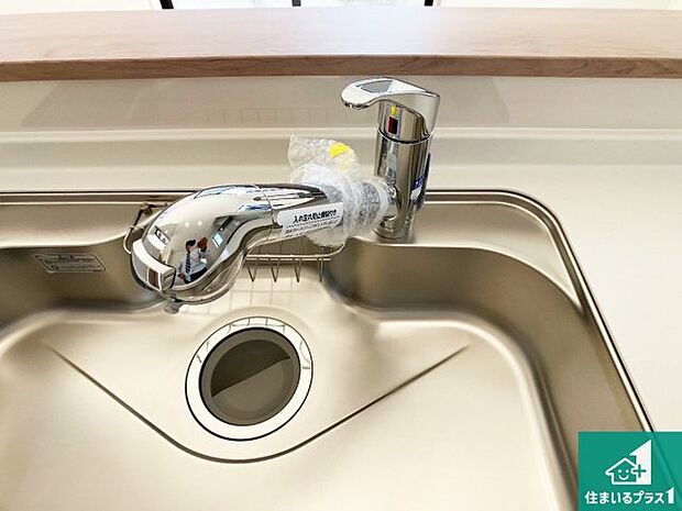 【キッチン水栓】浄水器を内蔵！炊飯時、お茶を作る時に安心してお水を使えます！お湯と冷水、浄水と原水、シャワーの切替えもワンタッチです！