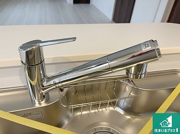 【キッチン水栓】浄水器を内蔵！炊飯時、お茶を作る時に安心してお水を使えます！お湯と冷水、浄水と原水、シャワーの切替えもワンタッチです！