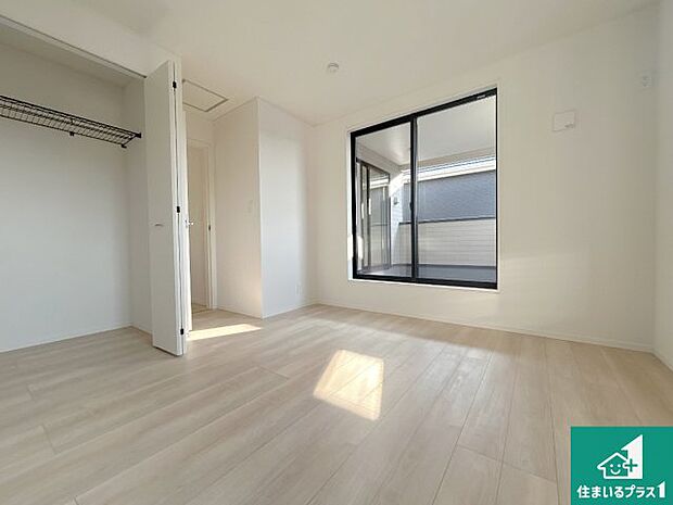 【洋室】収納スペースが充実しているので子供の成長に合わせてたくさん収納ができます!家族構成に合わせた様々な活用ができる収納!