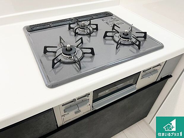 【コンロ】ダブル高火力Siセンサー付きコンロ!3口あるので、まとめて料理をする時も大活躍!